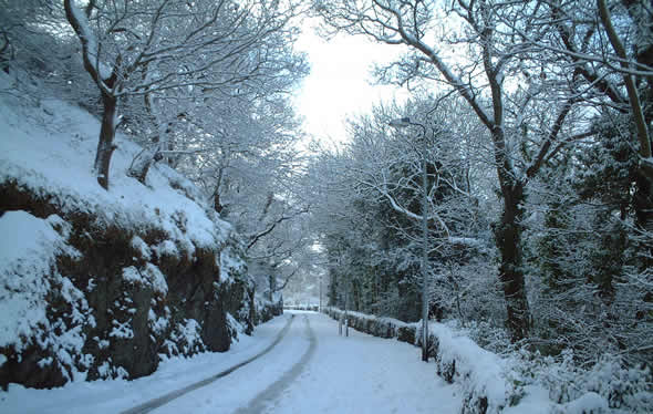 A snow-covered Siliwen Road in Bangor 