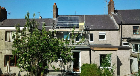 Painéíl greine ar mo dhíon / Solar panels on my roof