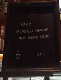 Varm Vahlrona Choklad Med Vispad Grädde